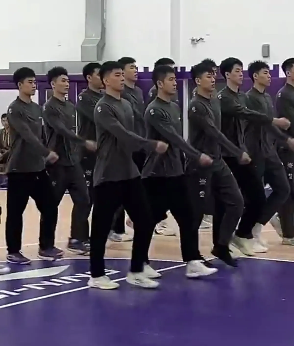 而北控男篮, 较普通的球 而北控男篮, 较普通的球