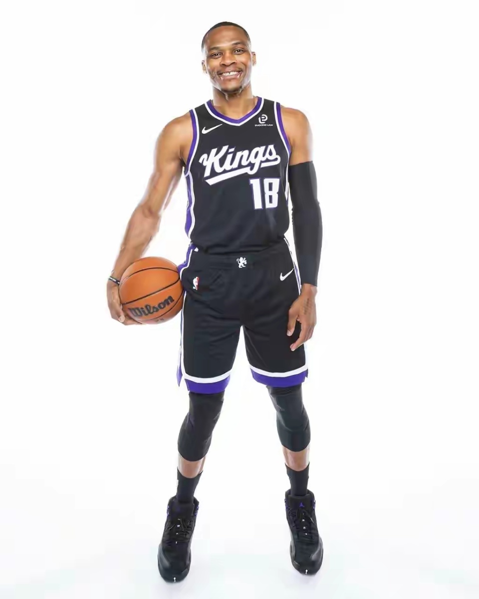 绍给外界, 号球衣拍摄